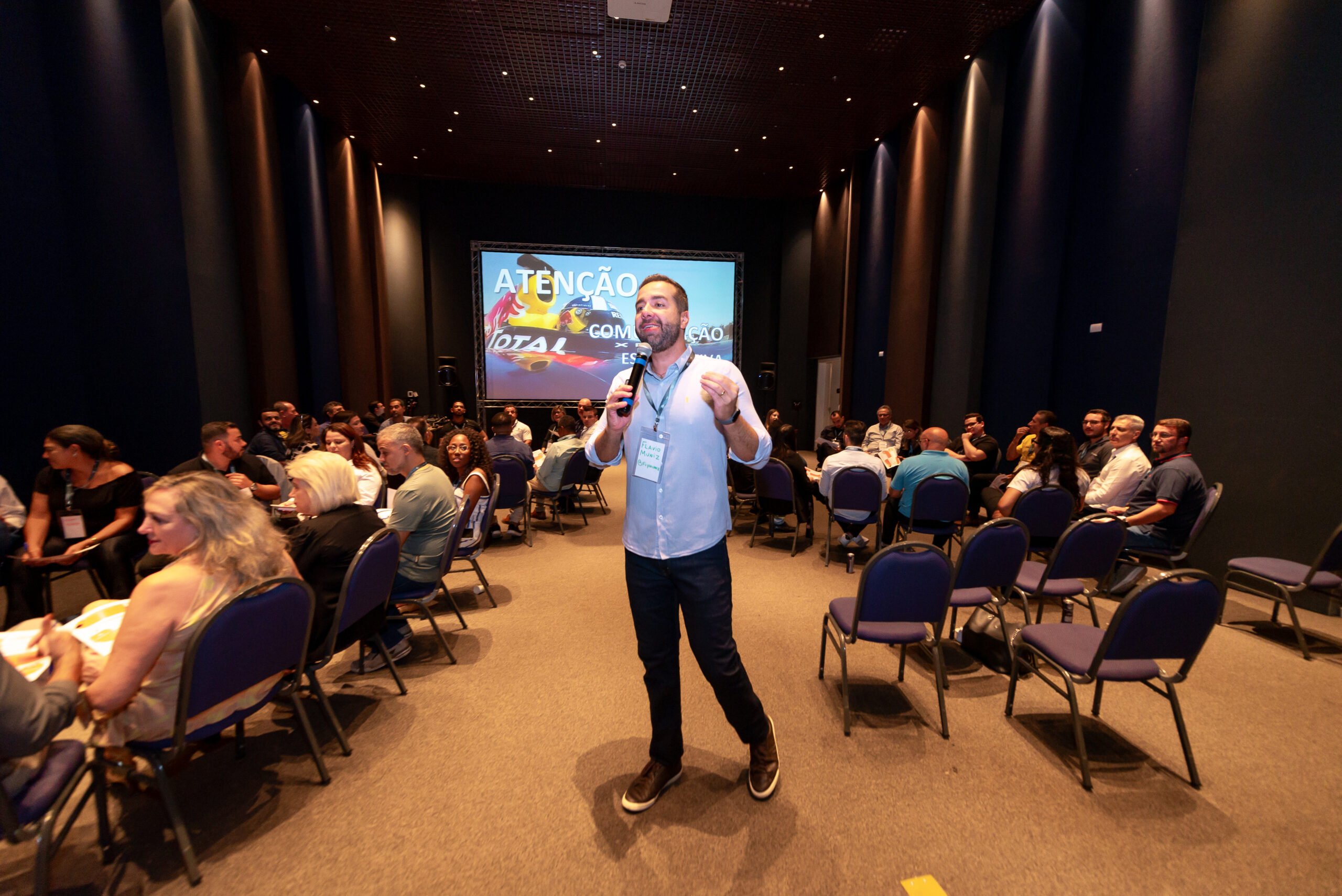 Explicado 1 Flavio Muniz Palestrante de vendas famoso e inteligência Artificial